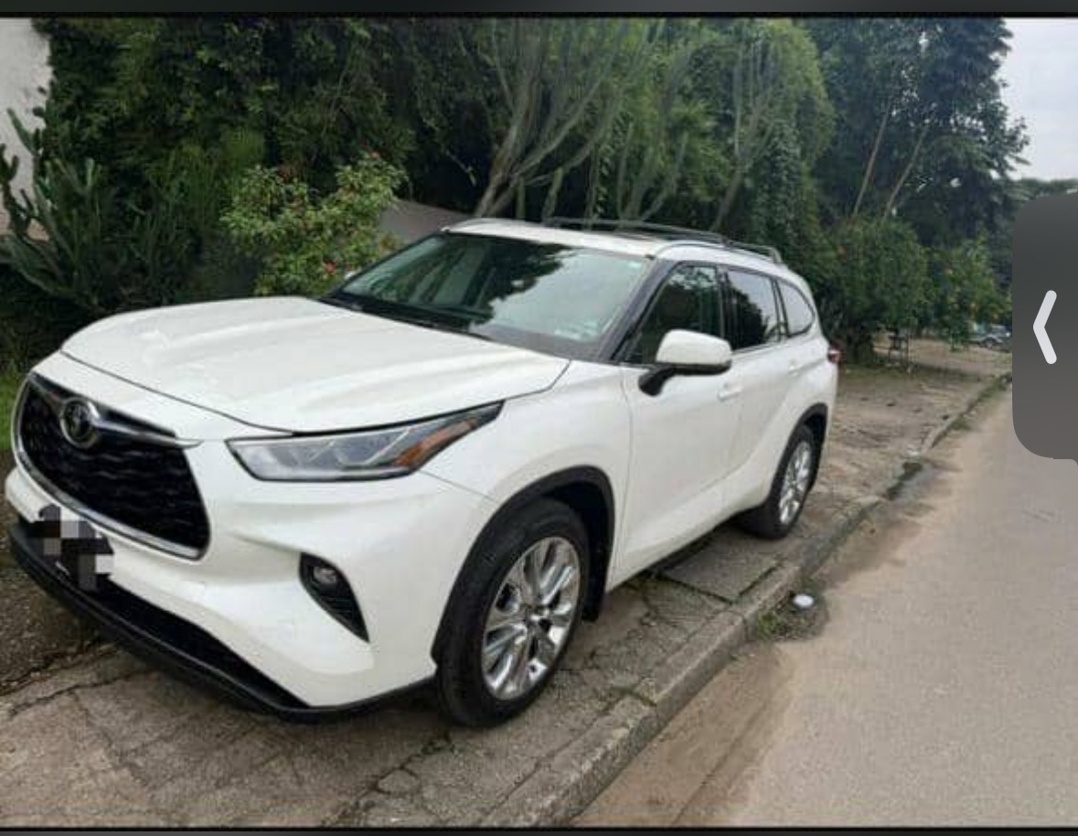 *đ„ TOYOTA HIGHLANDER PLATINUM 2023 - 20 000 KM SEULEMENT đ„* â Image 3