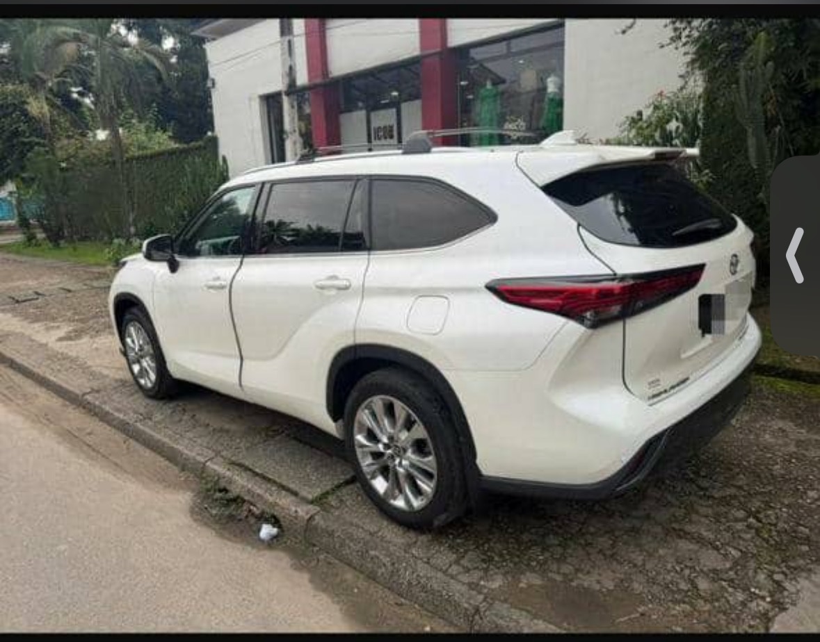 *đ„ TOYOTA HIGHLANDER PLATINUM 2023 - 20 000 KM SEULEMENT đ„*